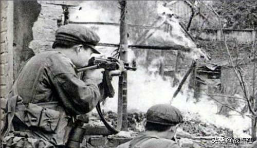 穿插部隊遭遇越軍,痛下殺手!扭住腦袋,匕首噗嗤一聲奪命 穿插部隊遭遇越軍,痛下殺手!扭住腦袋,匕首噗嗤一聲奪命