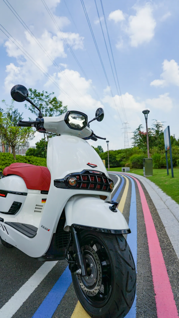 13980元，150復古踏板新格局 維多利亞 Sixties 150i靜態評測