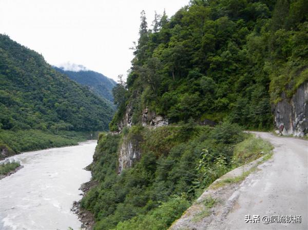 徒步西藏第63天：川藏線曾經最危險路段，通麥、排龍