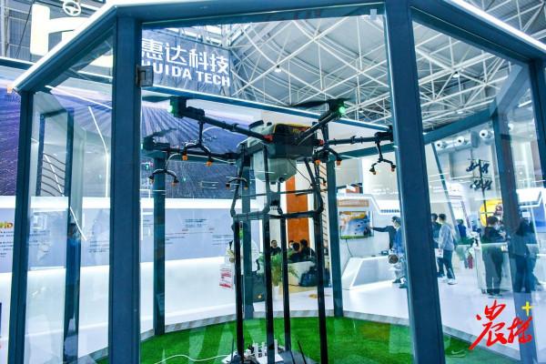 無人拖拉機 無人艇 無人飛機 數字系統，國際農機展上樣樣有