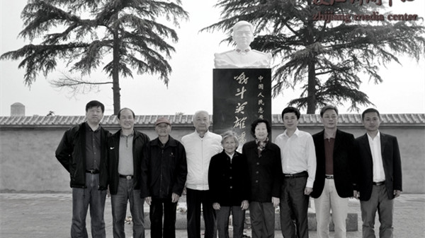 志願軍中“霍去病”，18歲小將鏖戰900美軍！家鄉立碑！祭者不絕