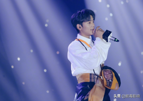 時尚先生紅毯：龔俊楊芸晴像穿“情侶裝”，丁真讓人羨慕不已