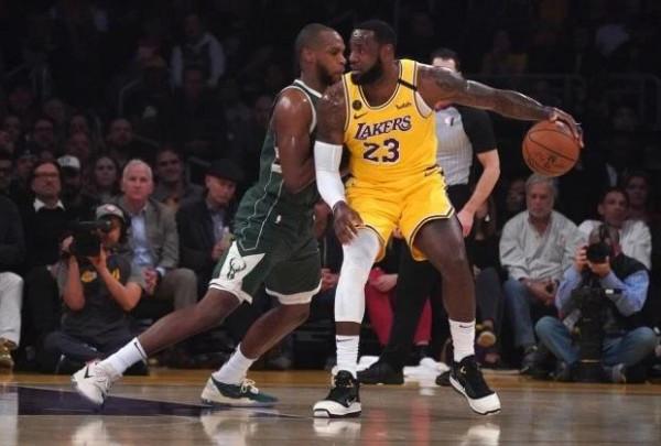 美媒曬圖發問,湖人聯手籃網VS勇士聯手雄鹿,哪一套陣容更強? 美媒曬圖發問,湖人聯手籃網VS勇士聯手雄鹿,哪一套陣容更強?