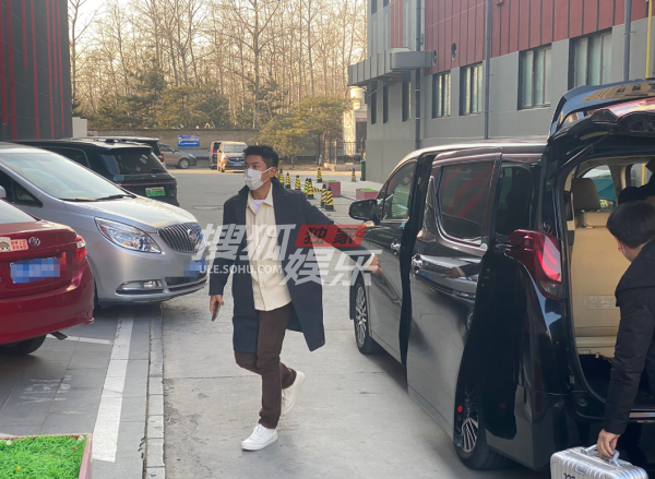 杜江毛曉彤唐藝昕宋祖兒等現身央視文聯春晚彩排 造型驚豔狀態佳