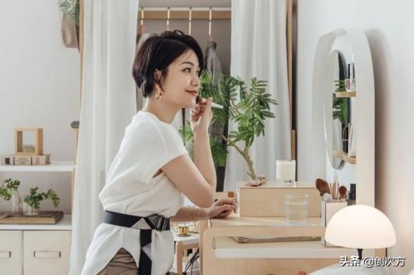 對鏡梳妝,美麗搬上臺面 對鏡梳妝,美麗搬上臺面