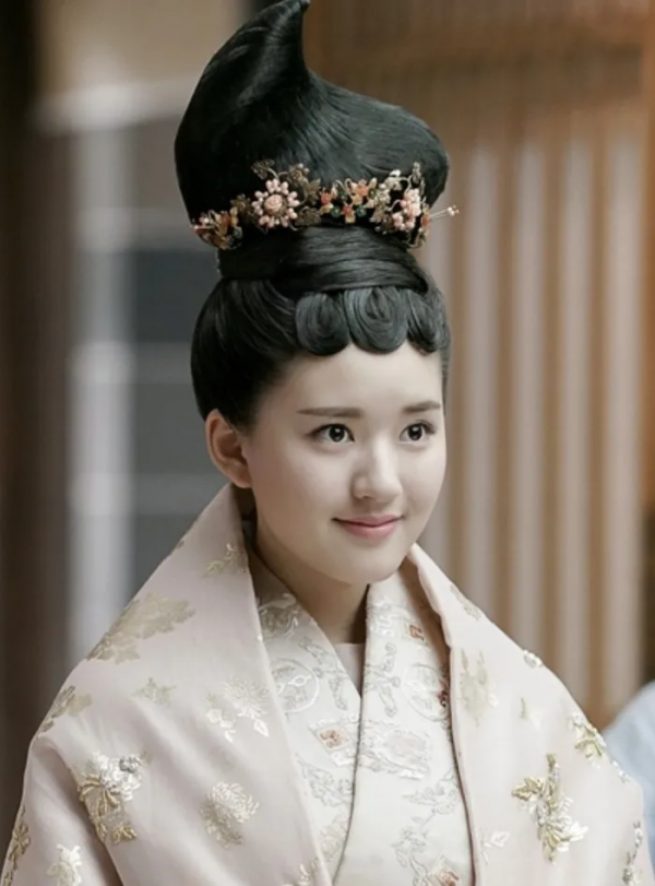 古裝戲沒救了?這些女明星的古裝造型一個比一個奇葩… 古裝戲沒救了?這些女明星的古裝造型一個比一個奇葩…