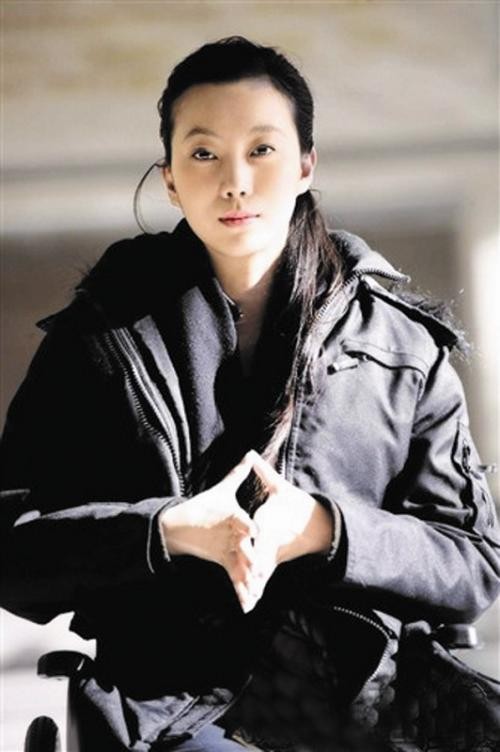 奧運會前夕摔成殘疾,張藝謀稱其英雄,卻被網友說是“現世報”? 奧運會前夕摔成殘疾,張藝謀稱其英雄,卻被網友說是“現世報”?