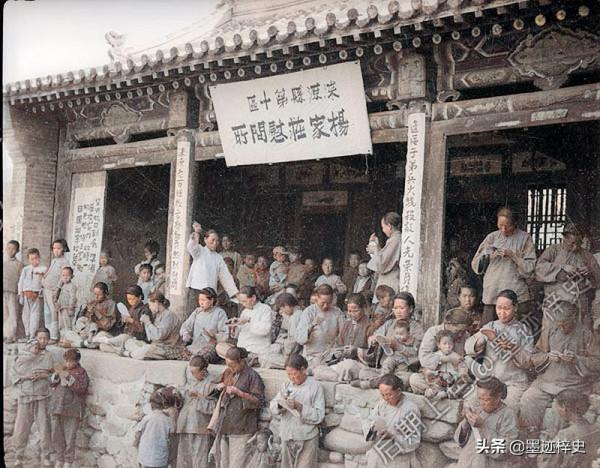 河北老照片：阜平姑娘送心上人上前線，淶源八路軍與日俘同桌吃飯