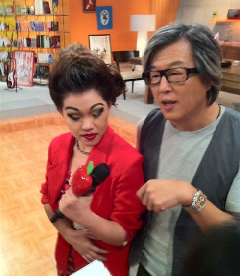 孝順的謝依霖：28歲嫁經紀人，30歲生二胎，成名後為父母買房