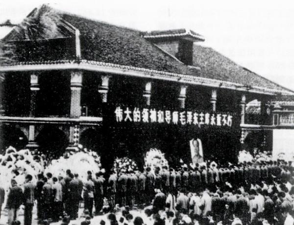 毛主席水晶棺：歷時10個月完成，純度99.9999%，3個工廠合力完成