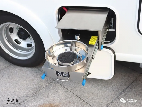 準備詩和遠方？賽德白鯨雙拓房車，超高配置讓你愛不釋手