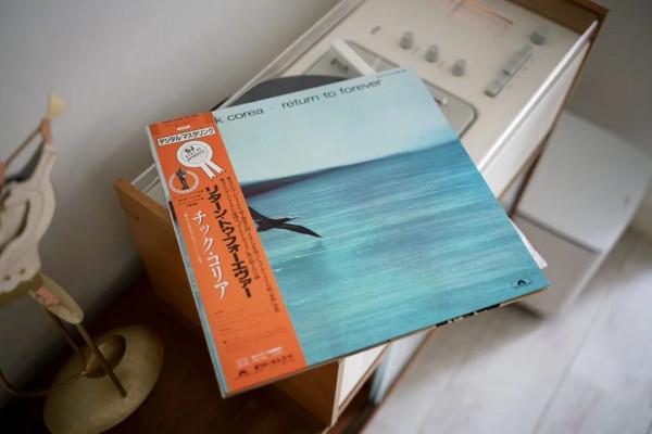 黑膠，買了窮，開心