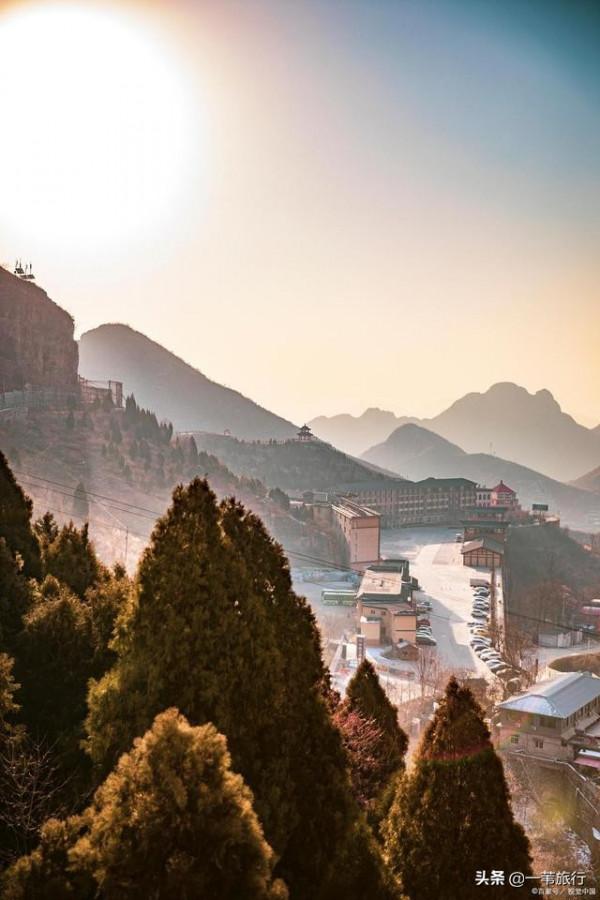 文化名山莫過於三山五嶽，五嶽分居全國，但每個省都有自己的三山