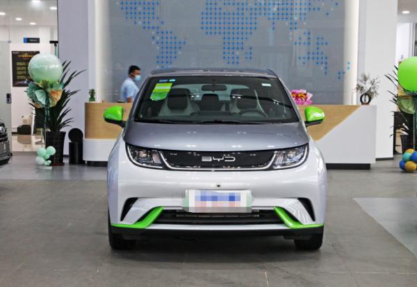 外觀嬌小、短途出行夠用,這兩款小型車適合上下班通勤 外觀嬌小、短途出行夠用,這兩款小型車適合上下班通勤