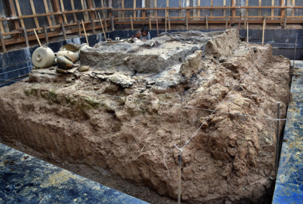 河南一水庫，考古專家挖出6條“金龍”，發現春秋楚國大墓