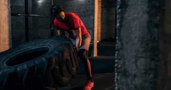 為什麼大力士都喜歡進行“翻輪胎”？這是一個好的訓練動作嗎