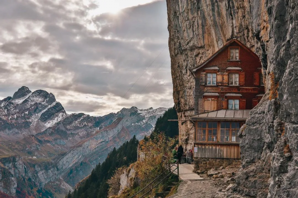 1眼就淪陷!盤點全球zui酷酒店,懸崖邊、飛機上、野生動物園裡… 1眼就淪陷!盤點全球zui酷酒店,懸崖邊、飛機上、野生動物園裡…