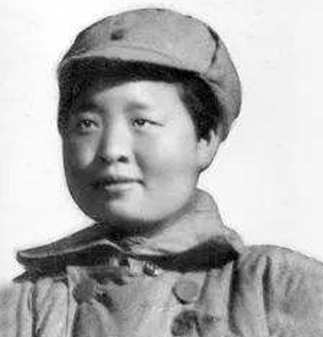 新中國第一位女大使丁雪松，綽號“女大俠”、“啤酒大使”