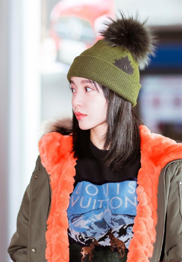 《知否》墨蘭剛紅就會凹造型了，穿運動鞋竟不摘吊牌，是租來的？