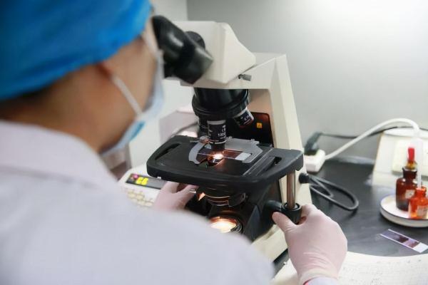 2008年，廣西出土傳說中的七星巨棺，棺內還有&quot;龍鬚&quot;纏繞