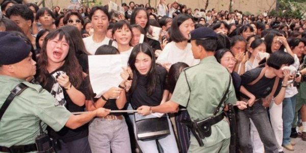 1993年黃家駒去世，在靈堂上痛哭的前女友林楚麒，為何遭到驅趕？