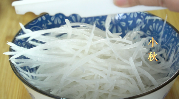 賣的辣白菜為啥好吃,原來辣醬有說道,按這個比例做,拌啥都好吃 賣的辣白菜為啥好吃,原來辣醬有說道,按這個比例做,拌啥都好吃