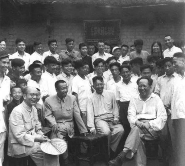 毛主席回鄉，卻不見堂弟蹤影，看完名單怒道：我弟弟能害我不成？