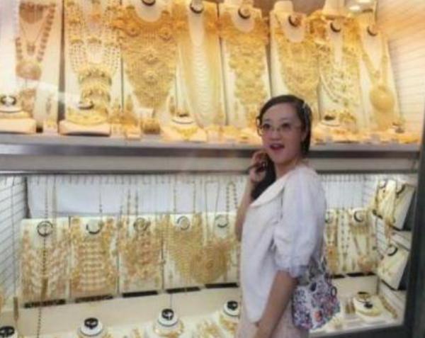 嫁去迪拜的中國女人，穿金戴銀享榮華富貴，卻直言受不了，為啥？