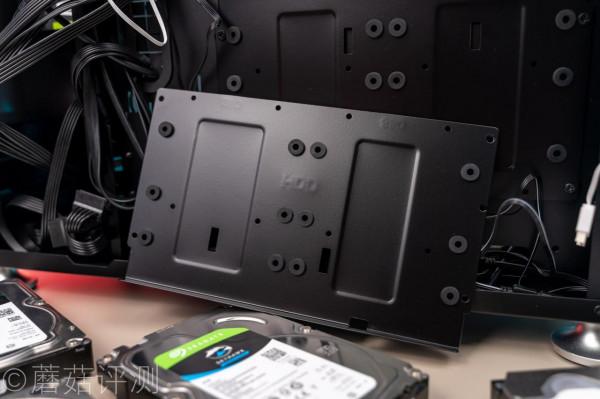 艱難加裝機械硬碟的後續、我給喬思伯I400機箱內塞了四塊硬碟