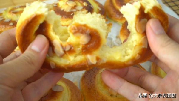 揭秘!奶油卷的家常做法,軟到不知所措,快要捏不住 揭秘!奶油卷的家常做法,軟到不知所措,快要捏不住