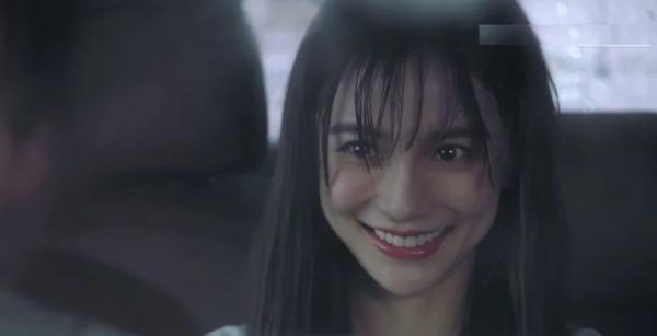 拿高片酬演戲，只會乾瞪眼的塑膠女演員，楊穎在榜上一點也不意外