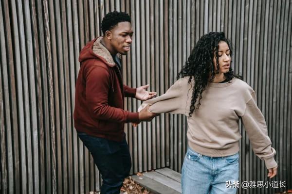 “手機振動”用英語怎麼說？一個詞就能搞定