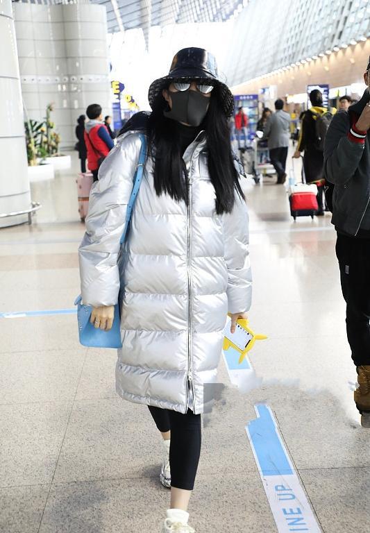 范冰冰新造型遭遇滑鐵盧，穿羽絨服好像“孕婦”，全靠美顏在強撐