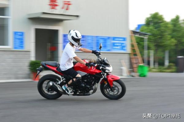 新晉價效比神車 本田CB400F初體驗 動力平順操控靈活 真香