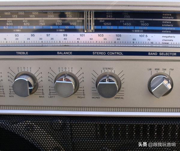 80年代飛利浦推出的D8444立體聲收音機、盒式錄音機Boombox音響 80年代飛利浦推出的D8444立體聲收音機、盒式錄音機Boombox音響