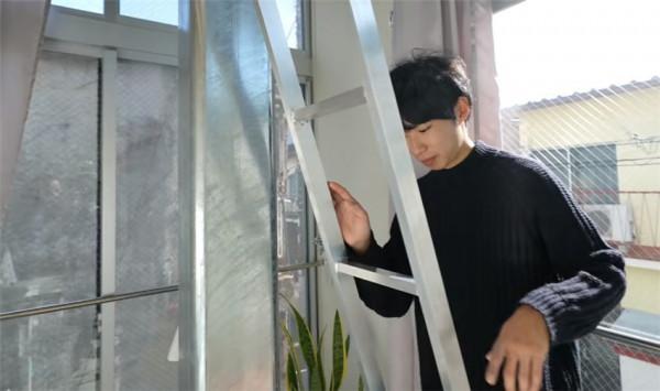 日本小哥蝸居7㎡公寓，吃住全在浴缸裡？網友：還沒我家陽臺大呢