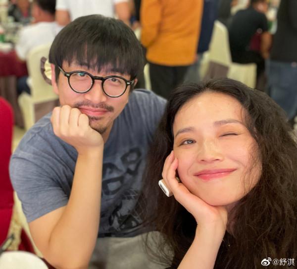 舒淇曬新片《尋她》殺青照，合作白客、張本煜、郎月婷