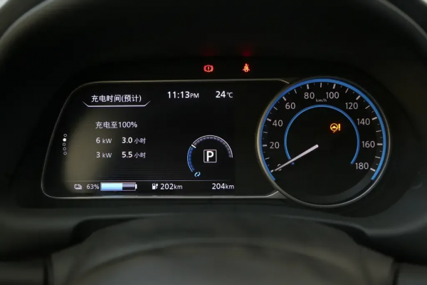 軸距為2700mm，配前置單電機，軒逸&CenterDot;純電錶現如何？