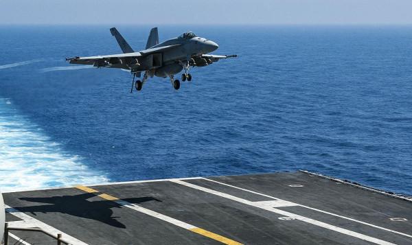 F-35墜海因設計缺陷？飛行員著艦簡直刀尖起舞，我國殲35完美避坑