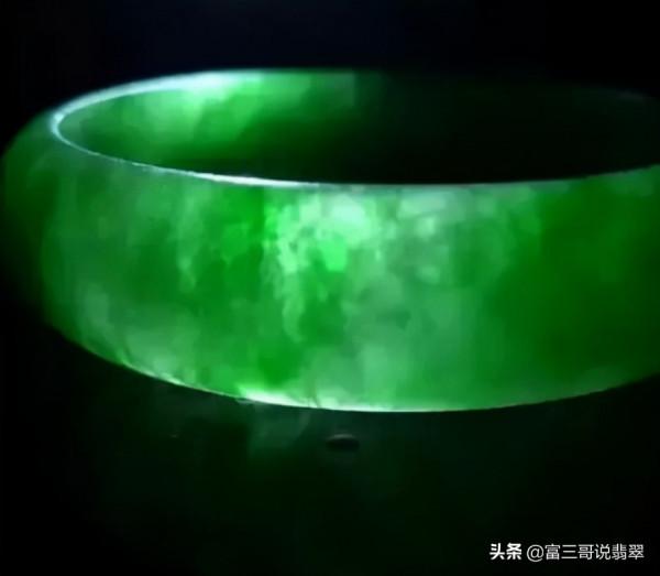 行家詳解佩戴翡翠的那些講究：翡翠不是你想戴就能戴的