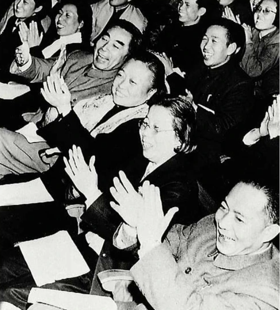 鄧小平點名陳丕顯到總政工作，餘秋裡託王震反映：我想和他換一換