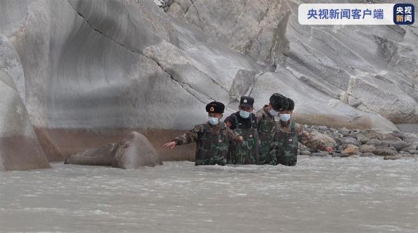 巴基斯坦犛牛轉場借道我國 我國邊防官兵這樣做 巴基斯坦犛牛轉場借道我國 我國邊防官兵這樣做