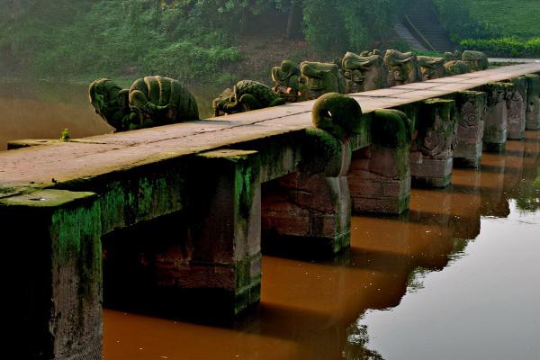 四川瀘州出現6級地震，眾多景區暫時關閉，但這座古橋卻安然無恙