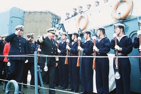 美國海軍首次訪華態度傲慢，入港不掛滿旗，我方直接撤走儀仗隊