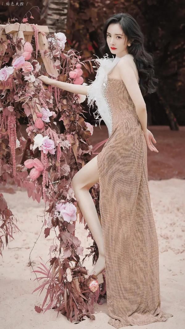 都說楊冪的腿舉世無雙