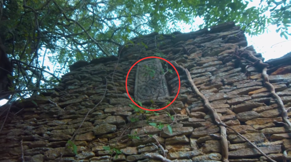 一座由石頭搭建的藝術城堡，卻被遺棄了21年