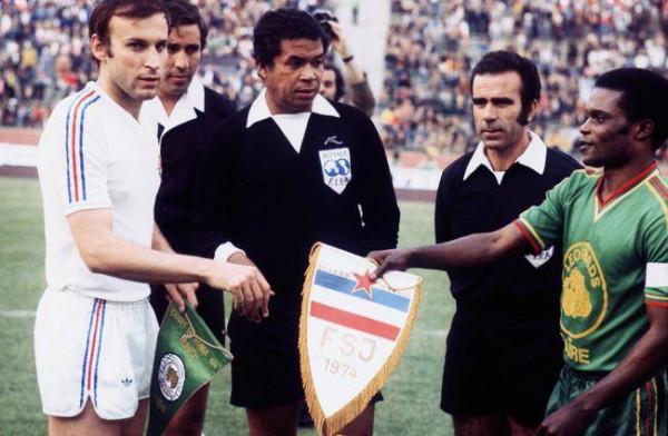 奇葩故事:世界盃一腳踢飛對手任意球,卻救下10多條人命 奇葩故事:世界盃一腳踢飛對手任意球,卻救下10多條人命