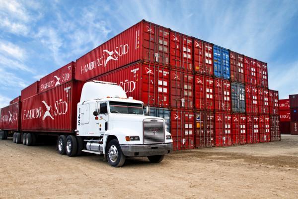 工資開到10萬美元都招不到足夠的卡車司機，美國到底怎麼了