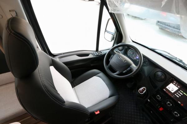 野性十足的外觀，小空間裡四張床，愛旅途睿途A8房車