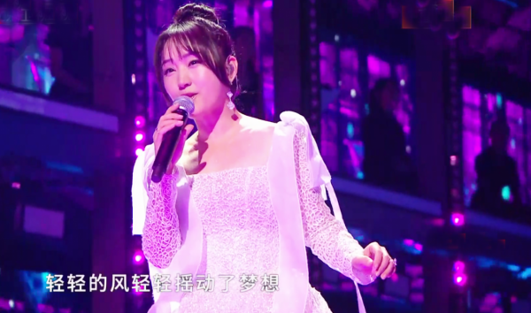 沸騰之夜:實力歌手撐門面,流量藝人帶熱度,3女神同框情懷滿滿 沸騰之夜:實力歌手撐門面,流量藝人帶熱度,3女神同框情懷滿滿